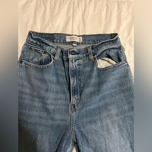 Abercrombie high rise 90s jeans 29L great condition just don’t reach for them!